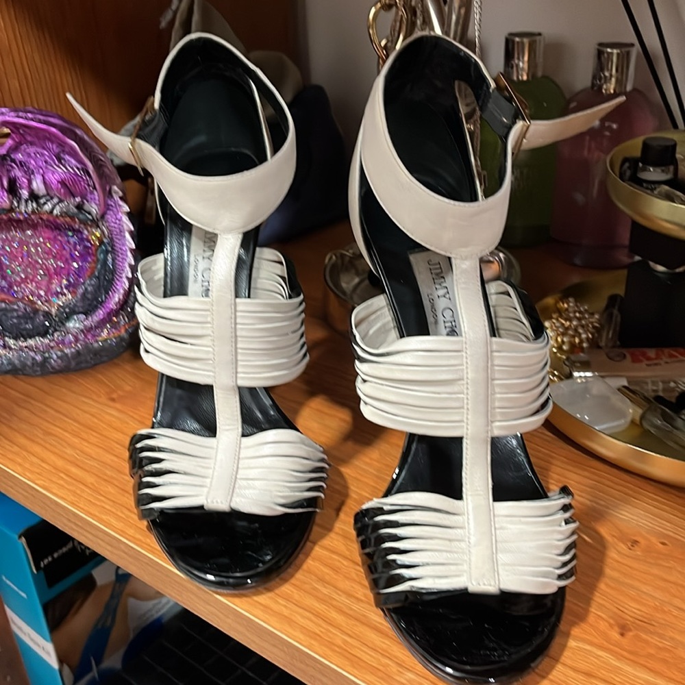 Jimmy Choo Patent leather / beige leather size 40sexy sandals!
